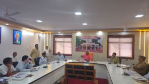 शारदीय नवरात्रि मेला तैयारियों की बैठक देवीपाटन मंदिर में संपन्न, अधिकारी मौजूद