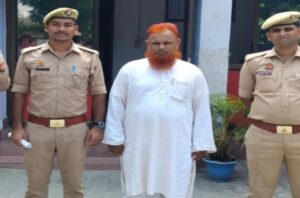 कुशीनगर में धर्म परिवर्तन मामले में मदरसा के प्रधानाचार्य को गिरफ्तार किया गया है. पिता की शिकायत पर पुलिस ने कार्रवाई की है.